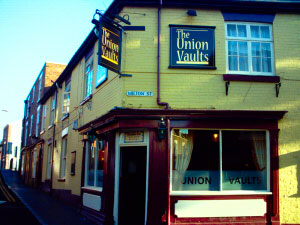 Union Vaults near the Mill Hotel. Please click for Pub Review